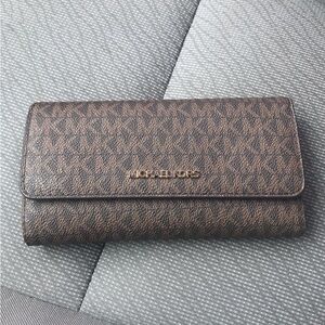 Michael Kors Jet Set Travel Trifold Wallet